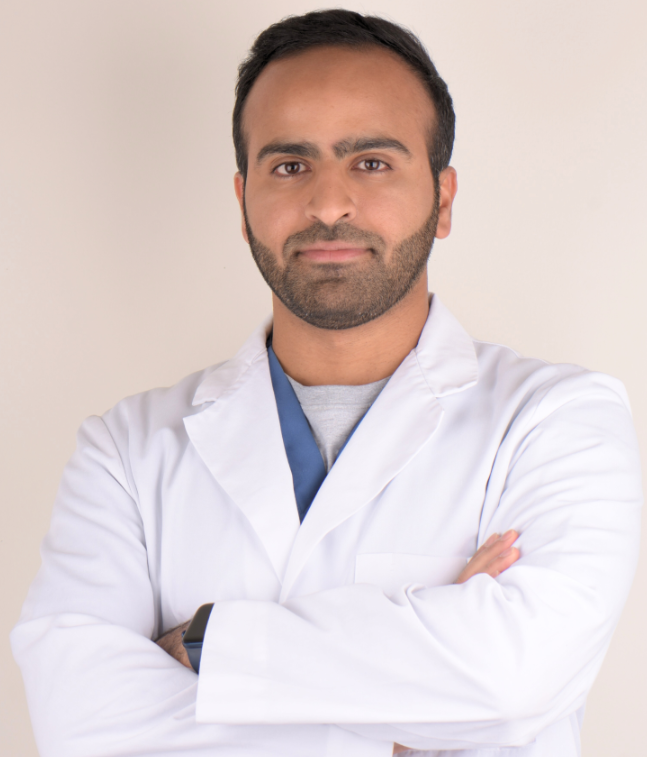 الدكتور أحمد الفقيه - استشاري تقويم الأسنان في الرياض
