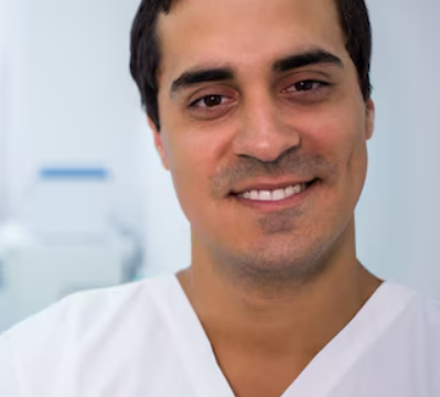 الدكتور أحمد جمعة - أخصائي تقويم أسنان في الرياض