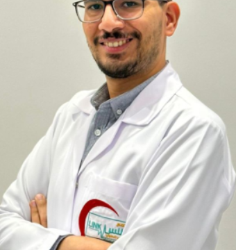 الدكتور أحمد الكردي – أخصائي زراعة الأسنان في الرياض