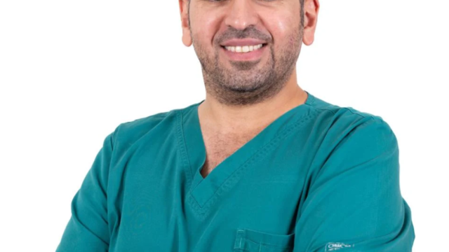 الدكتور وليد آل إبراهيم – استشاري زراعة الأسنان في الرياض