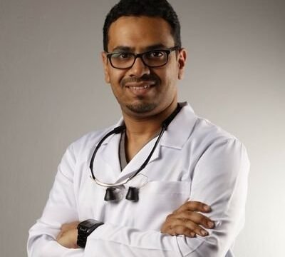 د. ياسر محفوظ – خبرة رائدة في زراعة الأسنان والتجميل في جدة