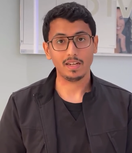الدكتور ريان الزهراني طبيب أسنان في مجمع البدر الخامس بمكة