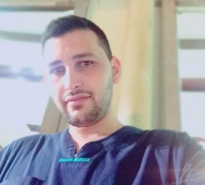 الدكتور عاصم سليمان طبيب تجميل الأسنان في مجمع الواسط بالطائف