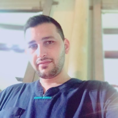 الدكتور عاصم سليمان طبيب تجميل الأسنان في مجمع الواسط بالطائف