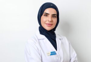 الدكتورة فاطمة العمري طبيبة أسنان بمركز الأمجاد المتحدة الطبي