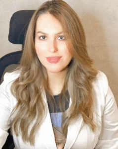الدكتورة دينا المعاري أفضل طبيبة لتجميل وتبييض الأسنان في الرياض