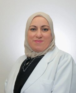 الدكتورة هند عمر طبيبة اسنان عامة في مستشفى نجيب فرعون بجدة