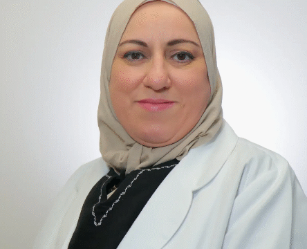 الدكتورة هند عمر طبيبة اسنان عامة في مستشفى نجيب فرعون بجدة