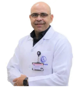 الدكتور أحمد فهمي رئيس قسم الأسنان في مستشفى المواساة بالدمام