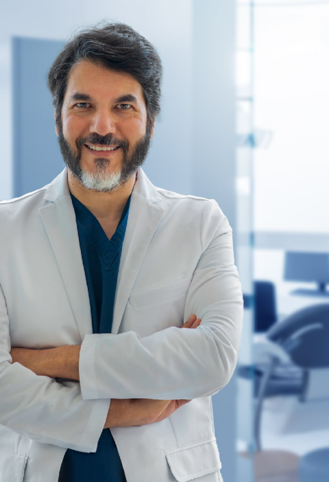 الدكتور محمد العبيداء استشاري علاج جذور أسنان في مركز ميرال بالرياض
