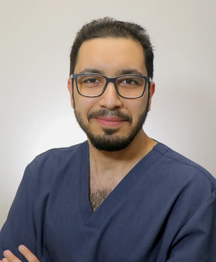 الدكتور مهند أسامة غنيم في مستوصف غسان فرعون جدة الزهراء