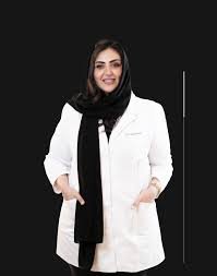 الدكتورة آية يوسف طبيبة تجميل الأسنان والعدسات في لاكلينكا بالرياض