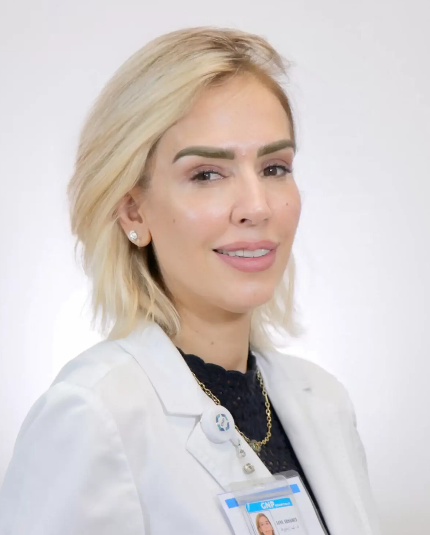 الدكتورة لينا فاروق أرناؤوط أخصائية زراعة الأسنان في غسان فرعون