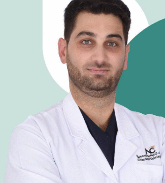 الدكتور أنس الأشقر أخصائي أمراض اللثة في عيادة نزار غلام