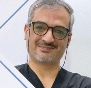 الدكتور أحمد محمد الخطيب خبرة واحتراف في زراعة الأسنان بعيادات المسواك