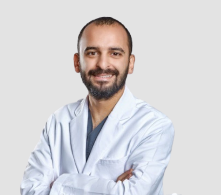 الدكتور بيتر ناصح أخصائي أمراض اللثة في مركز مغربي شمال جدة