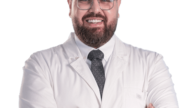 الدكتور خليل مشنتف خبرة في تجميل الأسنان في عيادات دنتكس الرياض