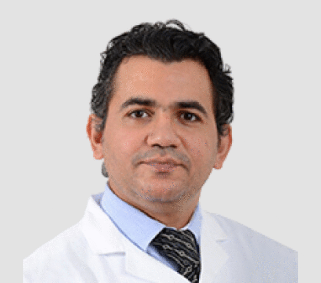 الدكتور سامر أحمد خبير التركيبات في مركز مغربي لطب الأسنان جدة