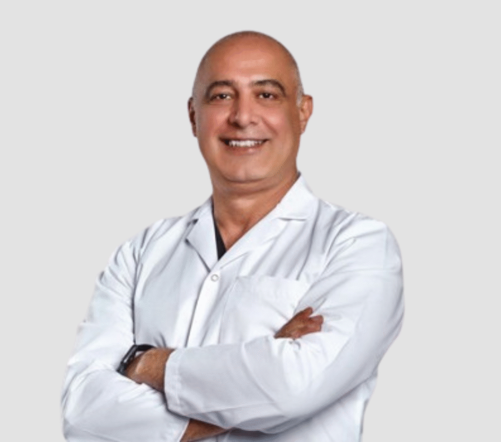الدكتور فادي العطروني خبير علاج جذور الأسنان في مركز مغربي جدة
