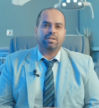 الدكتور محمد الكناني خبير زراعة الأسنان في عيادات المسواك مكة