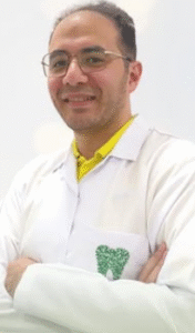 الدكتور محمد ناصيف خبرة في زراعة الأسنان في عيادات المسواك بالدمام