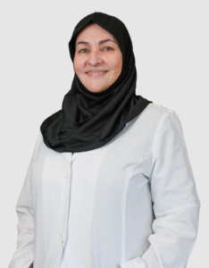 الدكتورة إيمان فطاني أخصائية تقويم أسنان بارزة في الرياض