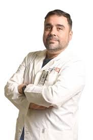 الدكتور خوان كارلوس بيلوبي أخصائي لثة وزراعة أسنان في مستشفى سليمان الحبيب