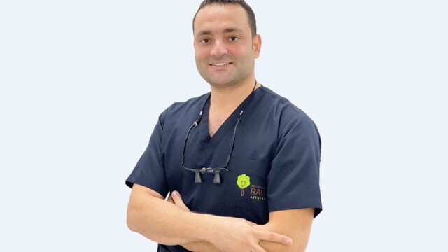 الدكتور محمد الشاذلي طبيب تركيب أسنان في عيادات رام الدمام