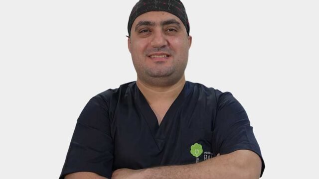 الدكتور أحمد حسنين في عيادات رام الجبيل أخصائي زراعة وتركيبات الأسنان