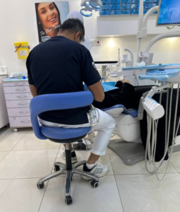 الدكتور علي الطويل أخصائي تقويم الأسنان في الخبر